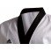 Cuello Negro en uniforme Taekwondo WTF